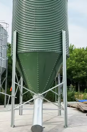 Silo galvanisé pour élevage avicole